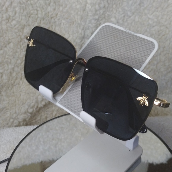 NWOT Wanna 🐝 Seen sunglasses - Picture 10 of 10